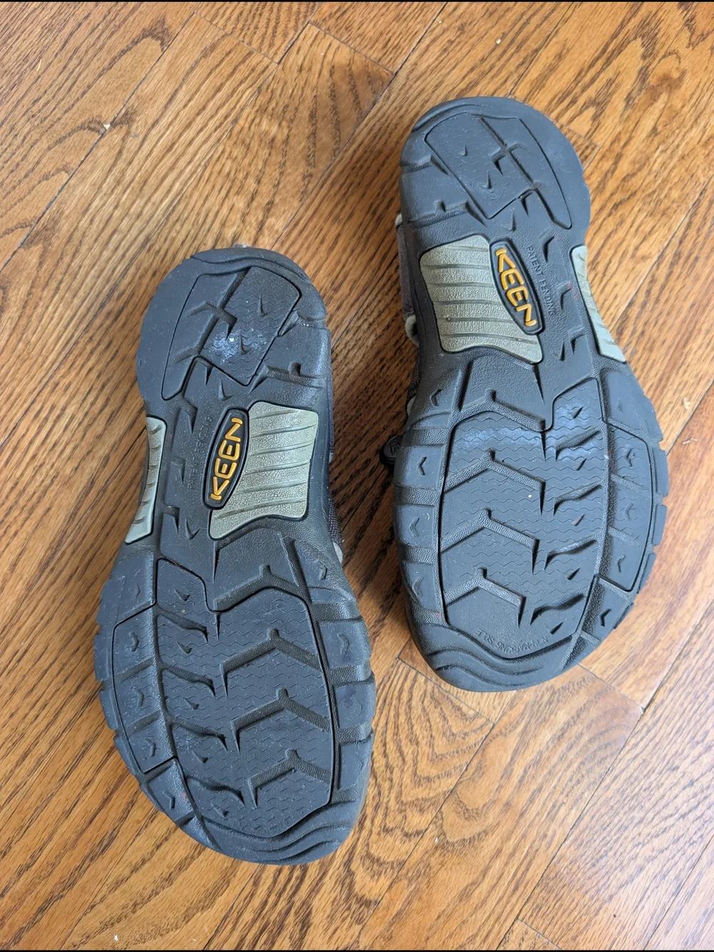 KEEN Men’s Size 9 Gray Closed Toe Hiking Sport Sandals Outdoor Water Shoes